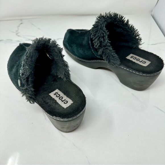 Crocs Faux Suede Fur Lined Clogs- Size 8 - Picture 10 of 14